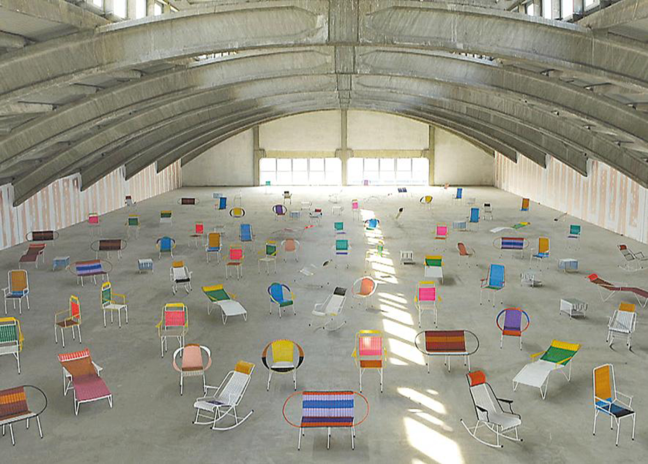 Em Milão, o Teatro Armani e a solidária Marni (foto), que criou uma coleção de 100 cadeiras feitas por artesãos colombianos e ex-presidiários. Foto: Divulgação 