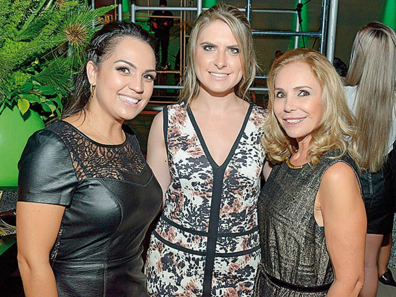 As arquitetas Mariana Paula Souza e Viviane Loyola com a empresária Sonia Elias