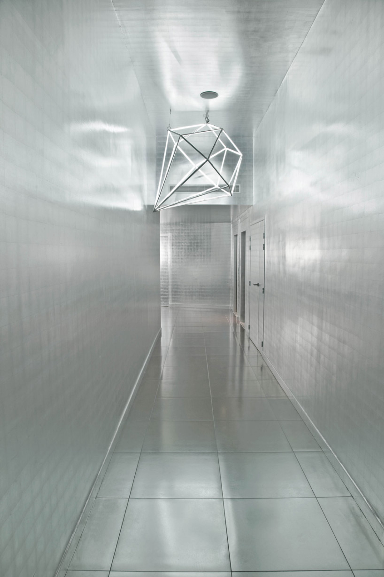 Corredor minimalista. / Foto: Divulgação