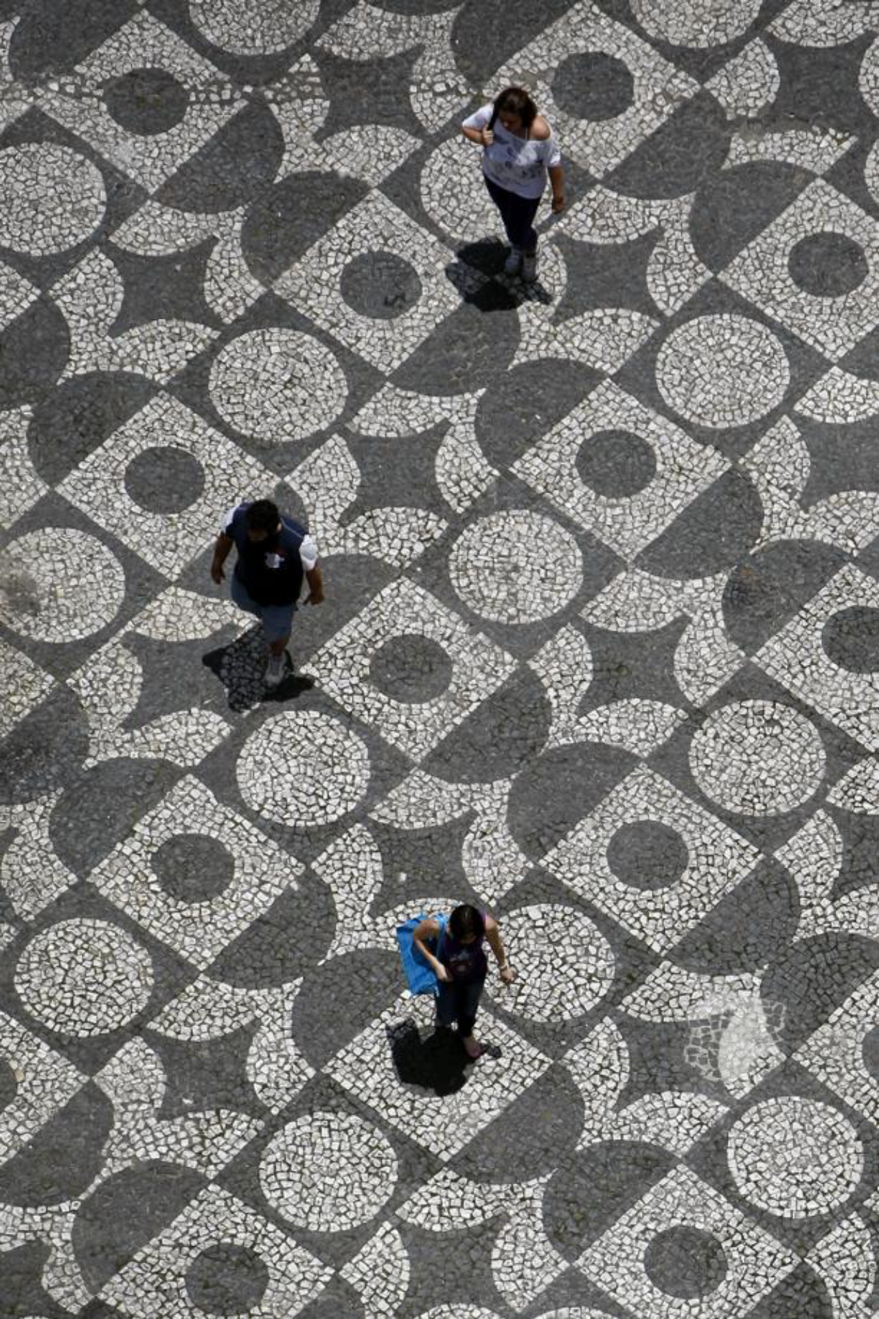 Na esquina da Marechal Floriano com a Praça Tiradentes, desenho modernista, com motivos geométricos criados pelo arquiteto Osvaldo Navaro. Foto: Henry Milleo / Gazeta do Povo