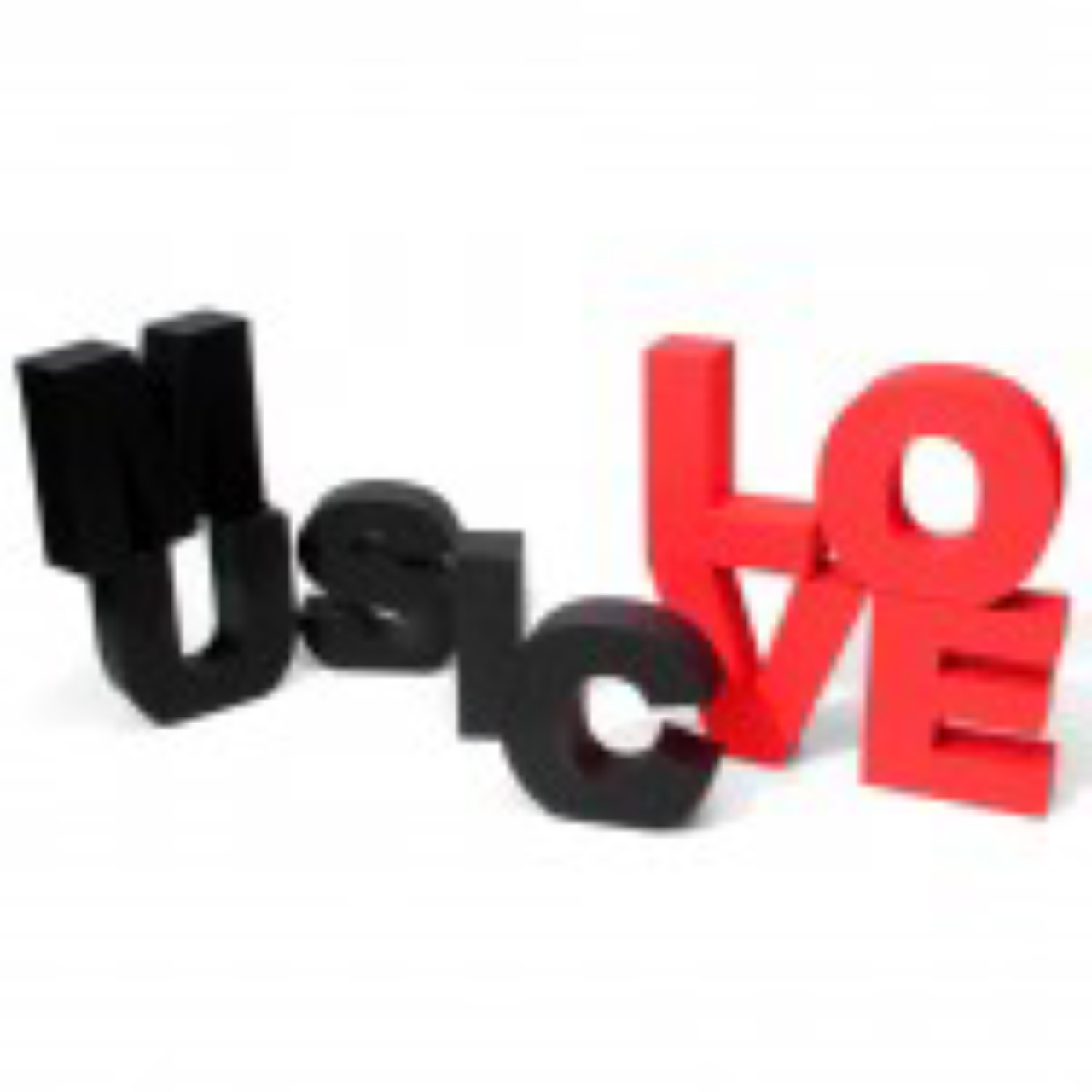 Letras em MDF da Tok &amp; Stok. Love, R$ 119,90 e Music, R$ 139,90.