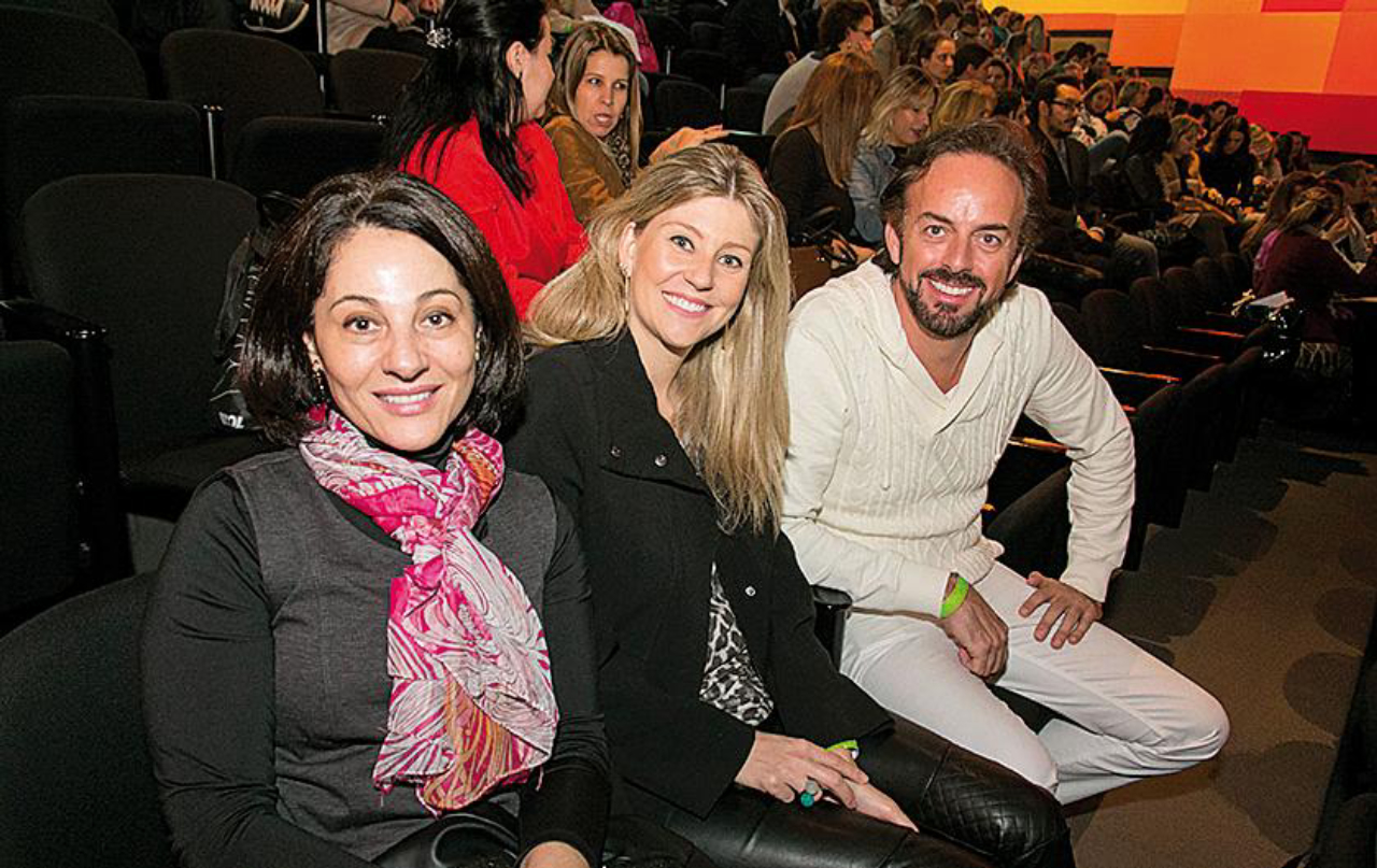 A arquiteta Cristiane Maciel, a arquiteta e empresária Giorgine Biff e o arquiteto Sandro Percicotti.
