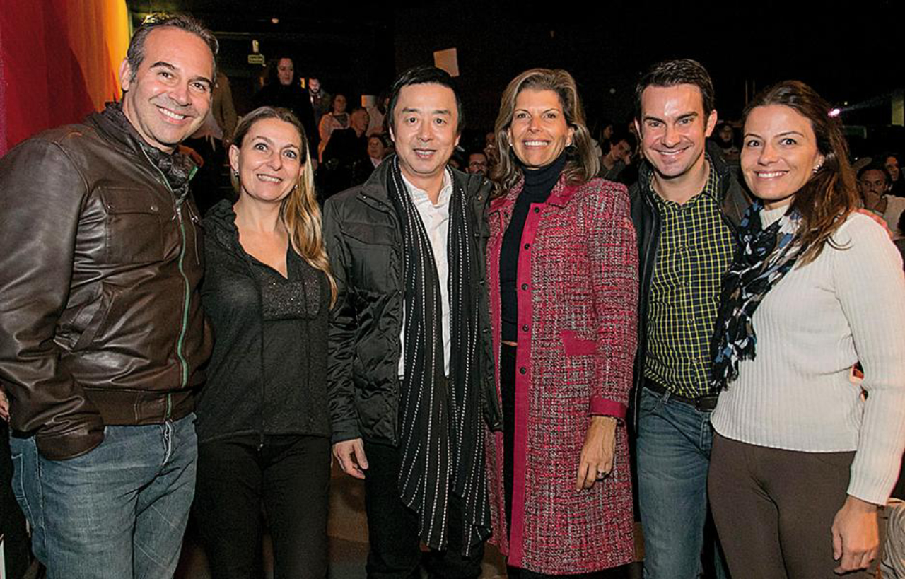 O designer Marcos Soares, a arquiteta Ivangela Curra, o designer e palestrante Jum Nakao, a empresária Simone Yared e os arquitetos Leonardo Muller e Luize Bussi.