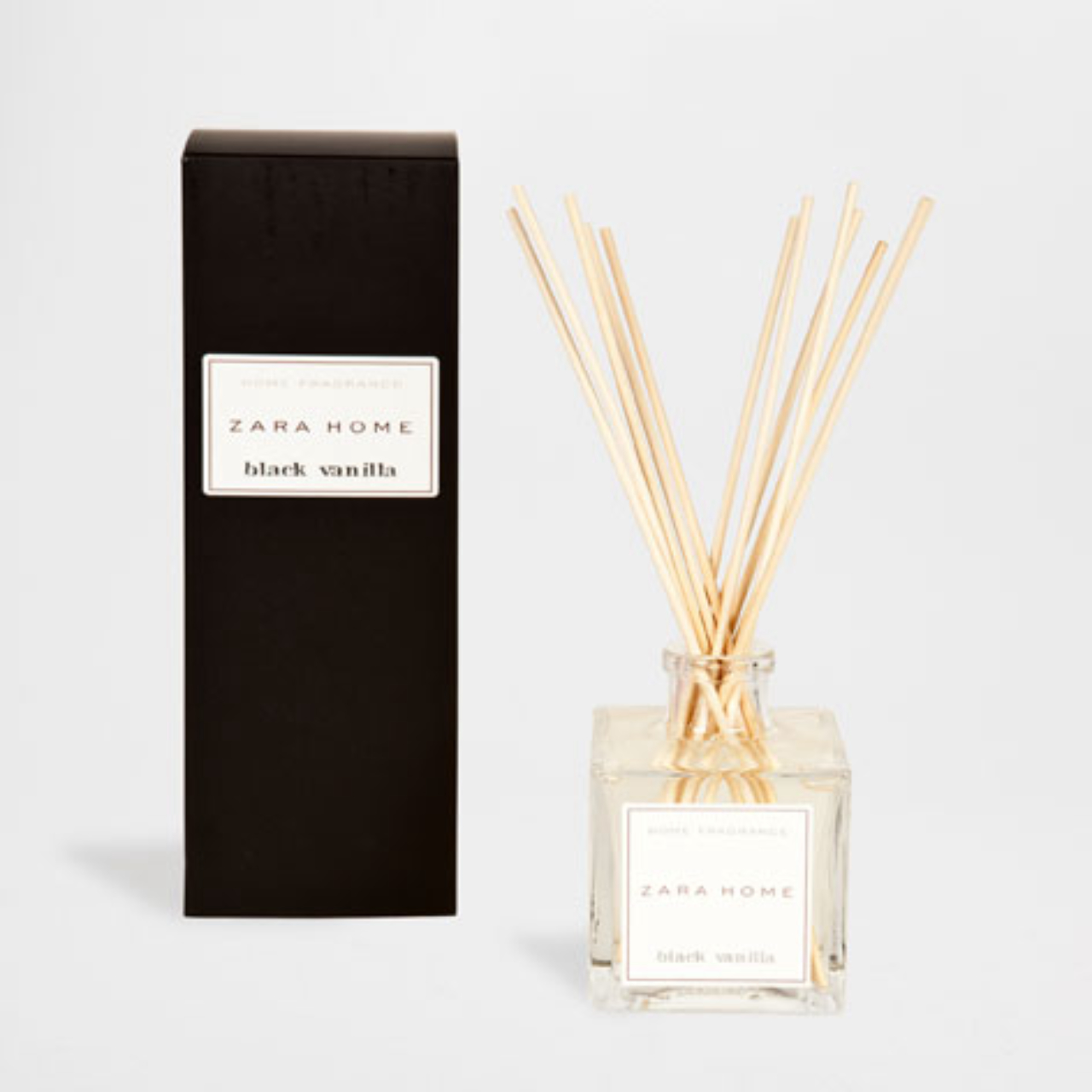 Para mexer com todos os sentidos, uma boa opção é investir em um aromatizador de ambientes. O black vanila da Zara Home é envolvente. Custa R$ 99,90.