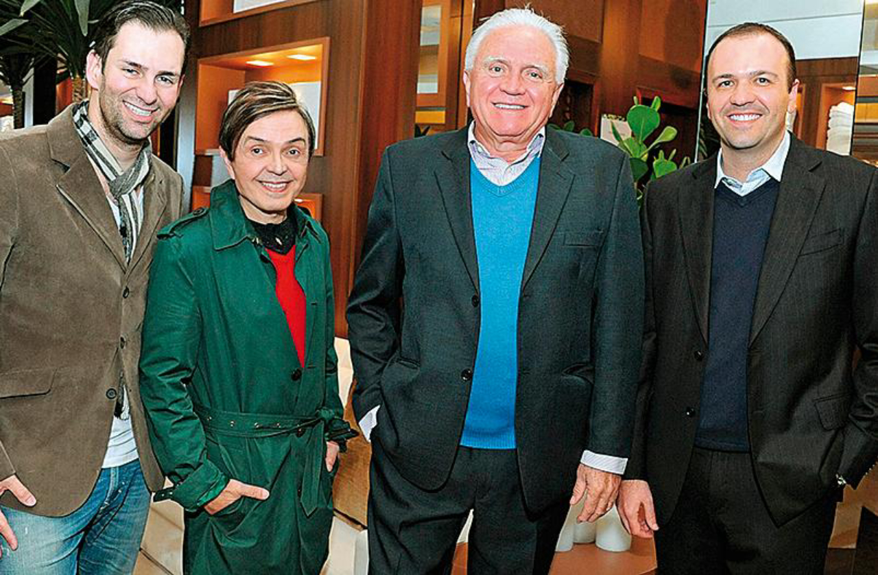 O designer Daniel Casagrande, o arquiteto Luiz Maganhoto, Luiz Francisco Uliana, sócio-diretor da Masterpiso, e Alessandro Faria, diretor da Masterpiso.