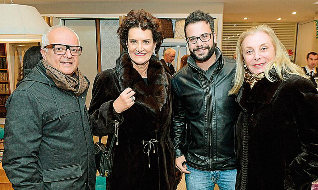 O decorador Lupercio Manoel e Souza, a diretora da Casa Cor PR, Marina Nessi, o arquiteto Filipe Bender e a decoradora Angela Russi.