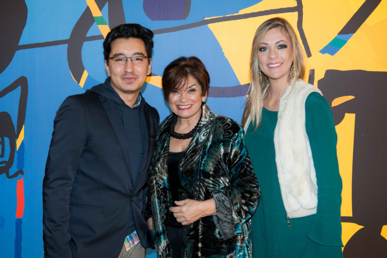 Marcus Yabe e Kamila Boaretto, da Gazeta do Povo, e a arquiteta Yara Mendes (ao centro).