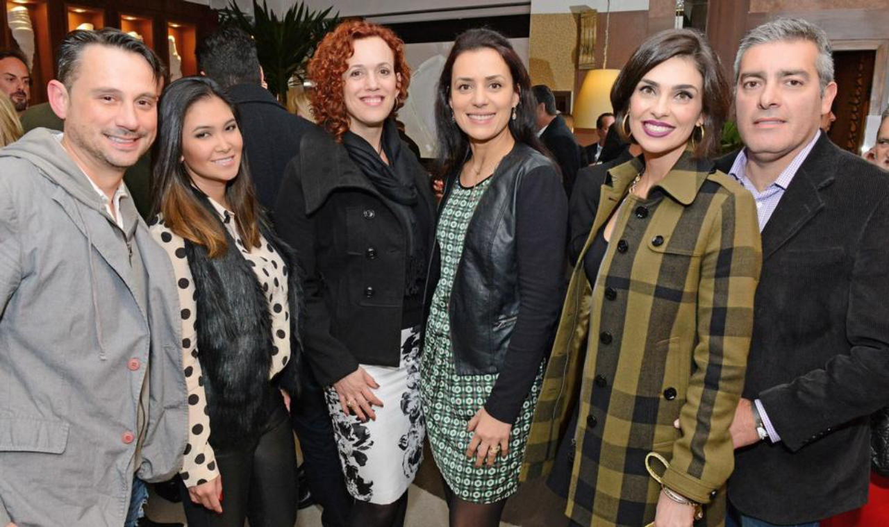 Caio Pacheco, Luciana Hara, Calina Mussi, Daniele Viesser e o casal Ana Carolina Musse e Alexandre Lara.