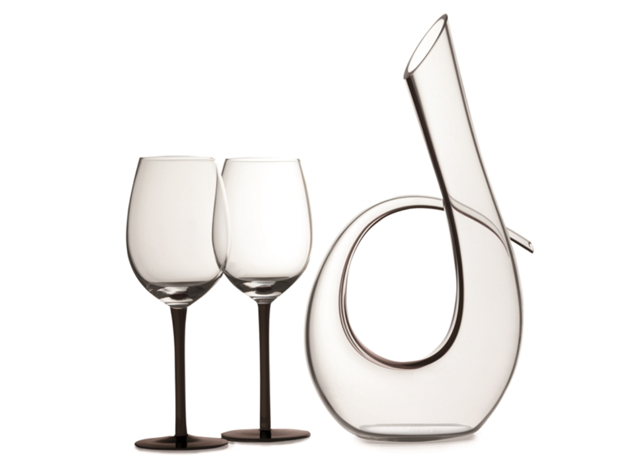 Conjunto de taças e decanter, da M. Cassab. / Crédito: divulgação.