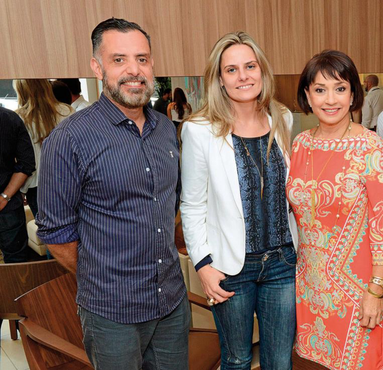 Maurício Pinheiro Lima, Carla Mattioli e a galerista Zilda Fraletti.