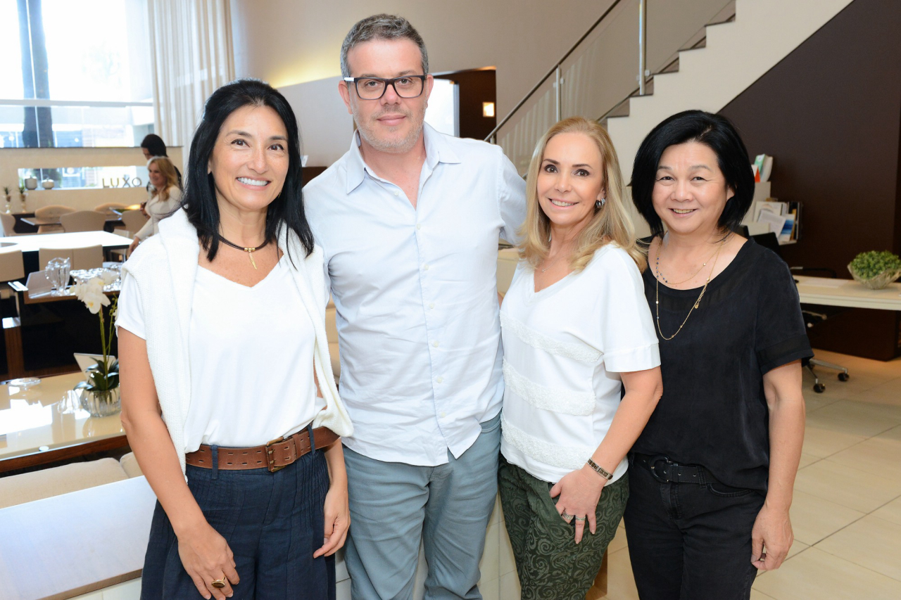 A arquiteta Maylin Ling, o designer Ronald Sasson, a empresária Sonia Elias e a arquiteta Yvone Miyamura