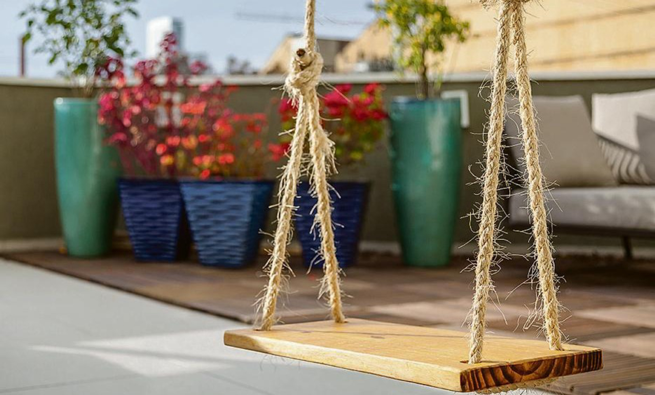 O balanço de madeira é fácil de fazer e pode ser instalado em qualquer lugar. Fotos: Fernando Zequinão / Gazeta do Povo.