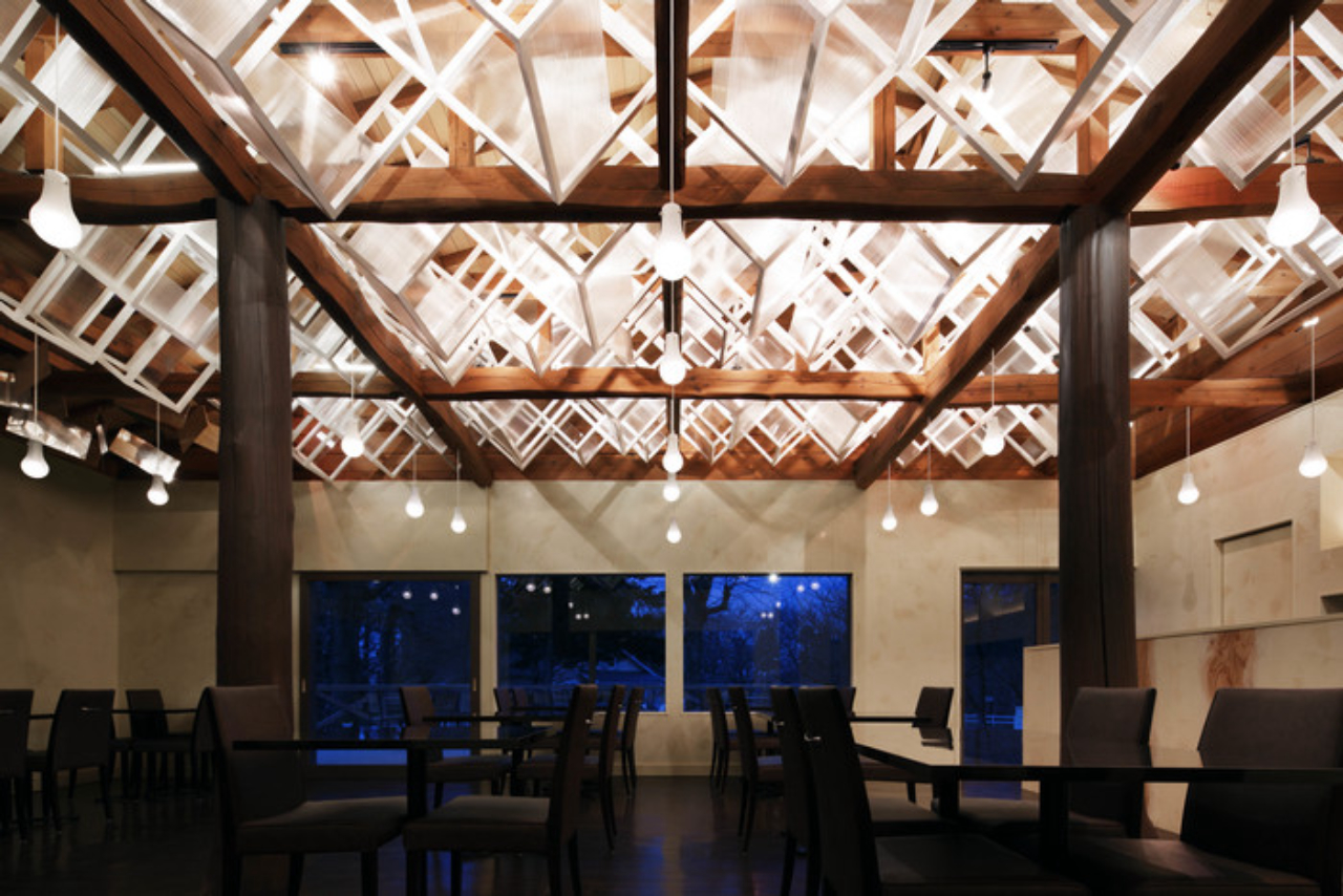 Dream Dairy Farm Restaurant (Japão) foi desenhado pelo escritório Moriyuki Ochiai Architects e venceu na categoria Decorative Lighting. Crédito: Divulgação.
