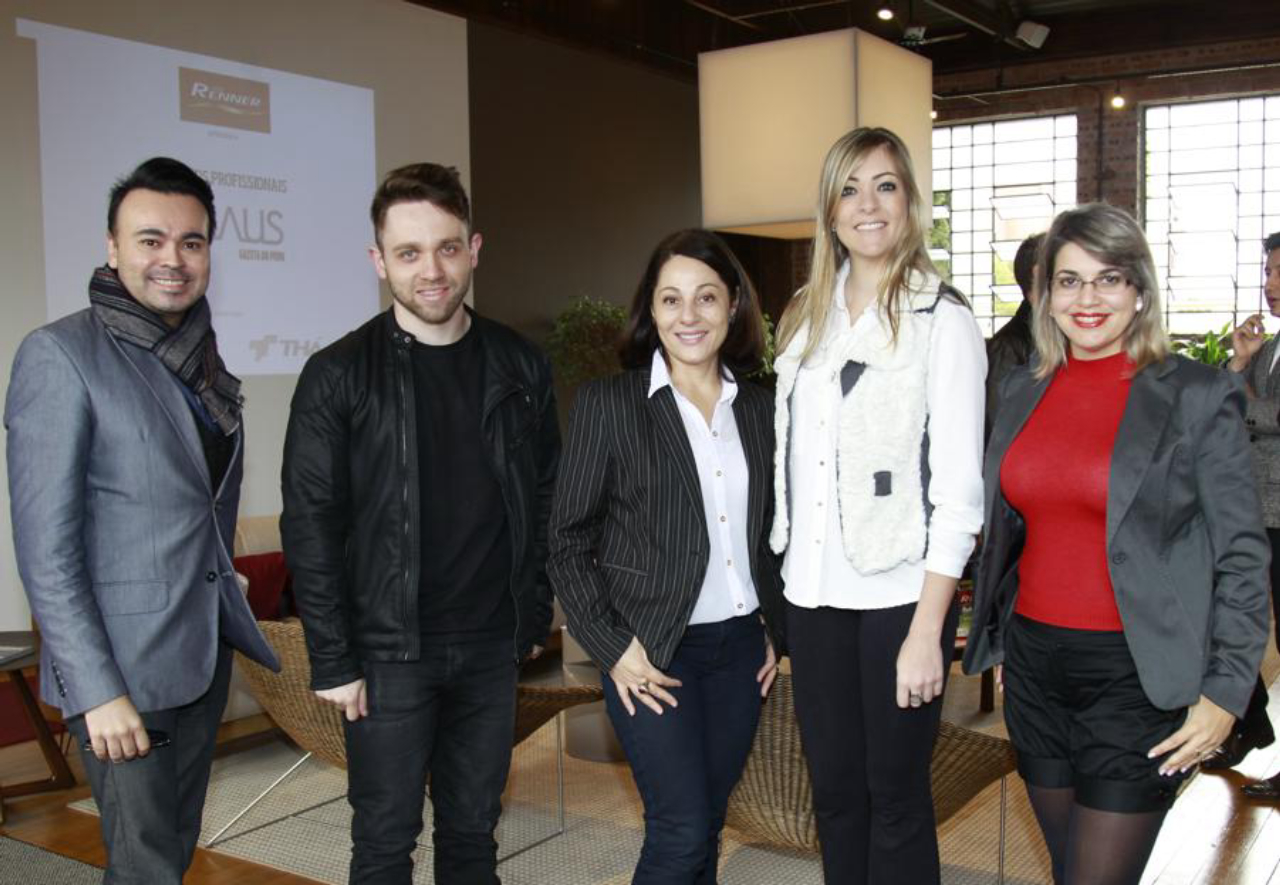 Os arquitetos Jomar de Mello, Fernando Gorski, Cristiane Maciel, Kamila Boaretto, da Gazeta do Povo, e Laryssa Rocha