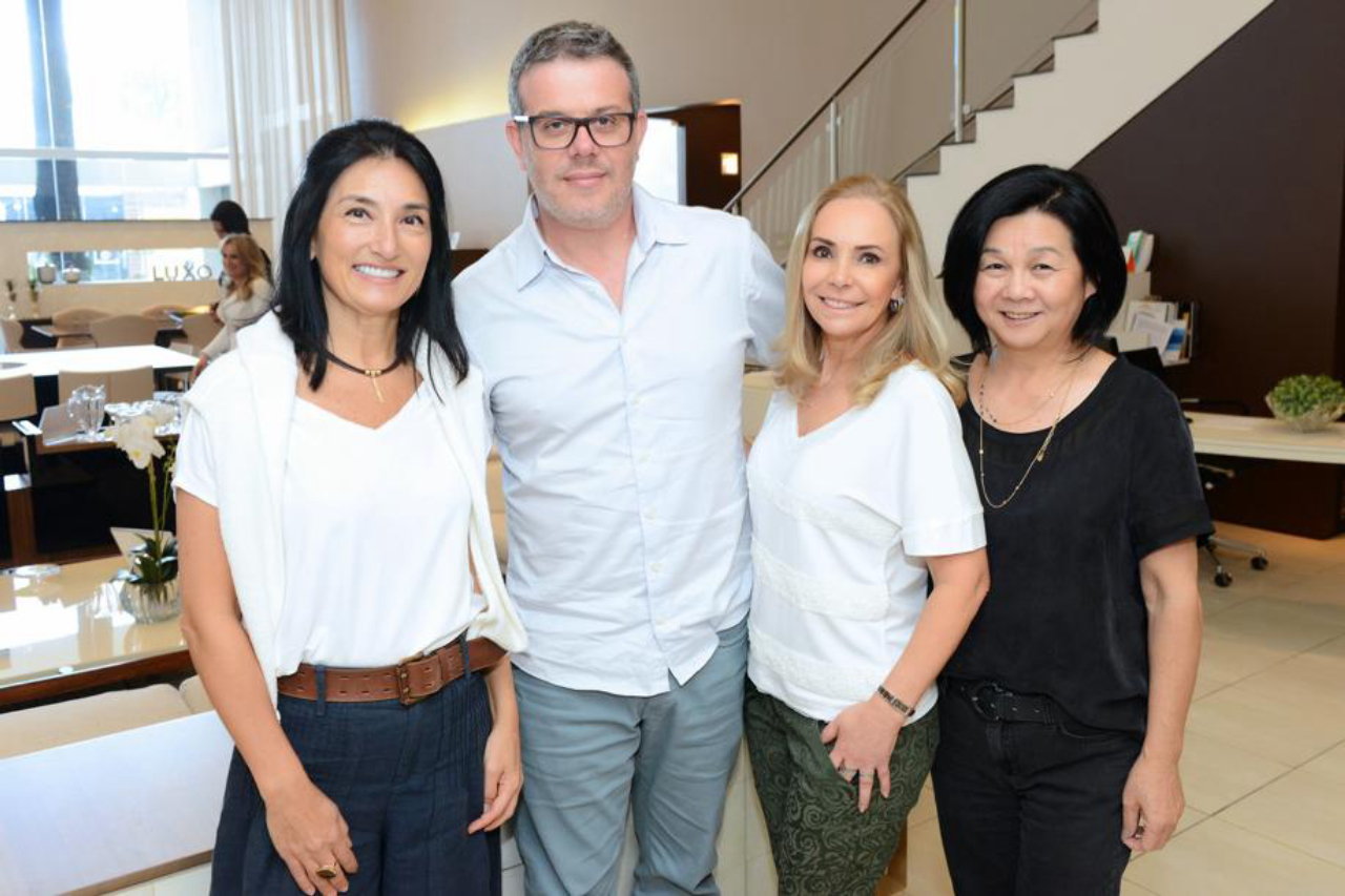 A arquiteta Maylin Ling, o designer Ronald Sasson, a empresária Sonia Elias e a arquiteta Yvone Miyamura