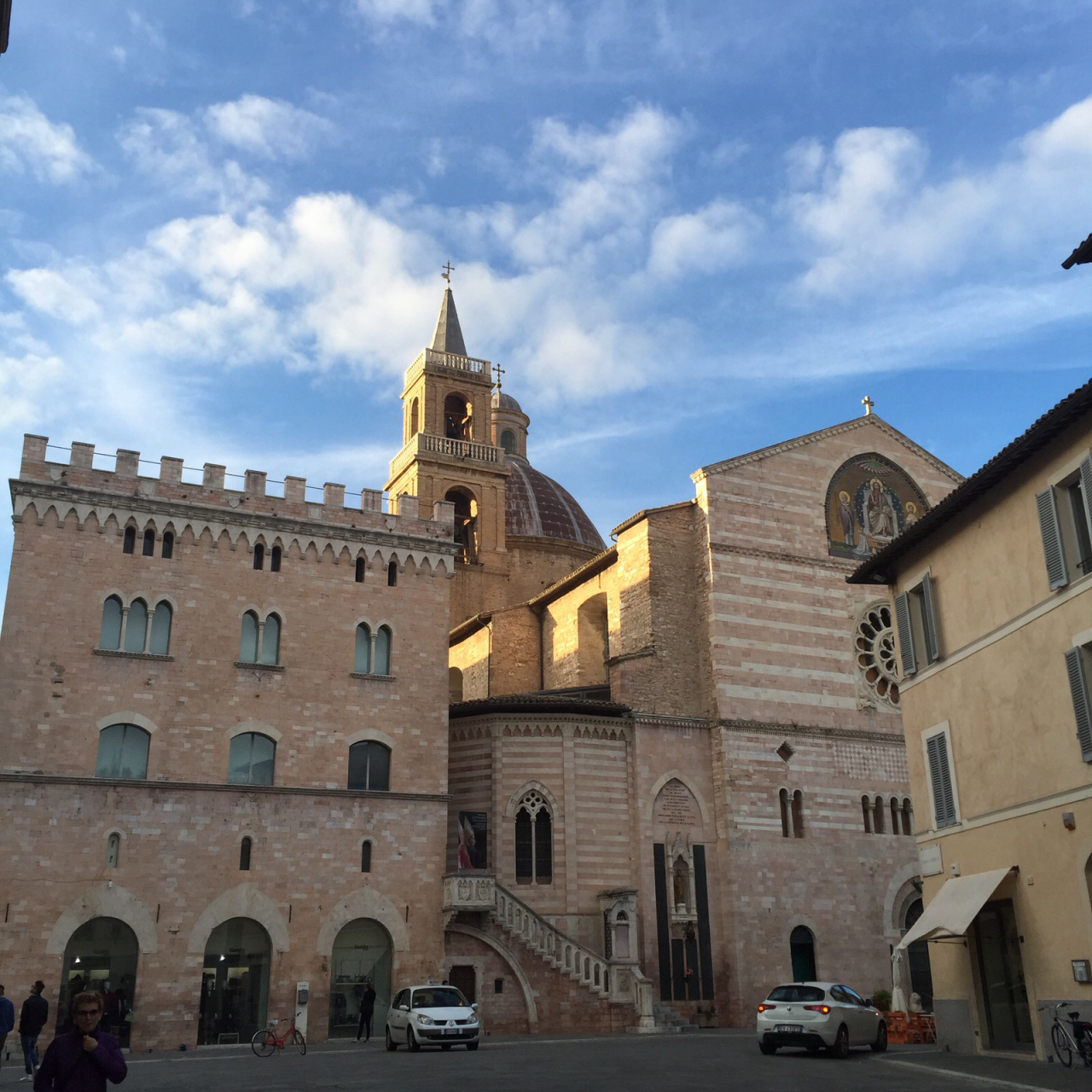 Duomo di San Feliciano, na cidade italiana de Foligno./Fotos: Lupércio Manoel e Souza.