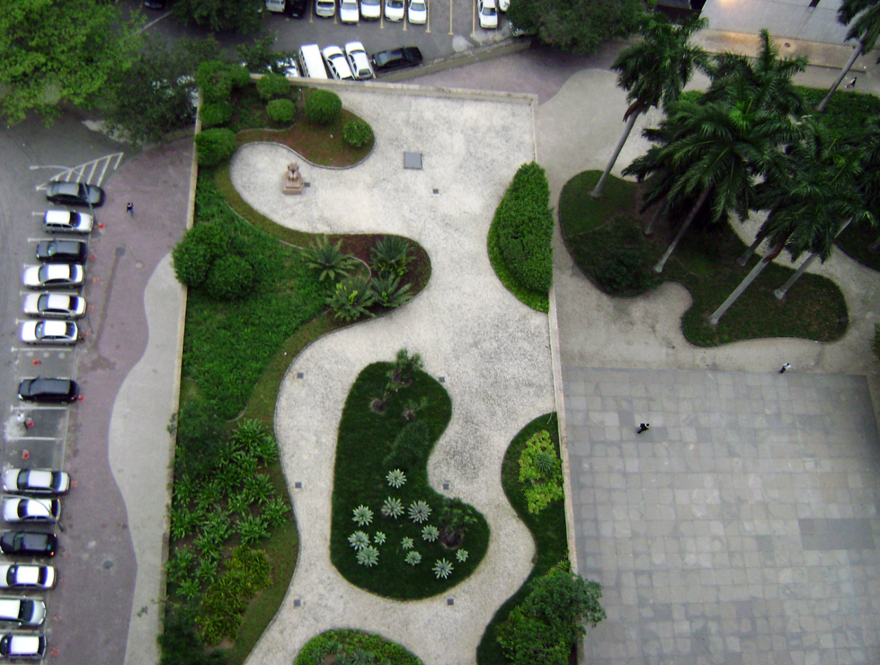 Jardim-terraço do prédio Gustavo Capanema, um marco do modernismo brasileiro. 