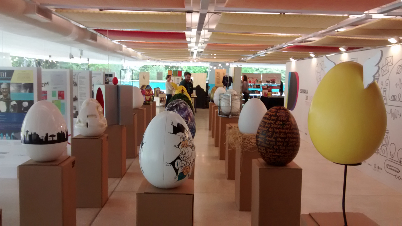 Exposição Egg Parade é uma das experiências da Semana D. Os ovos de 60 centímetros foram customizados por escritórios paranaenses.