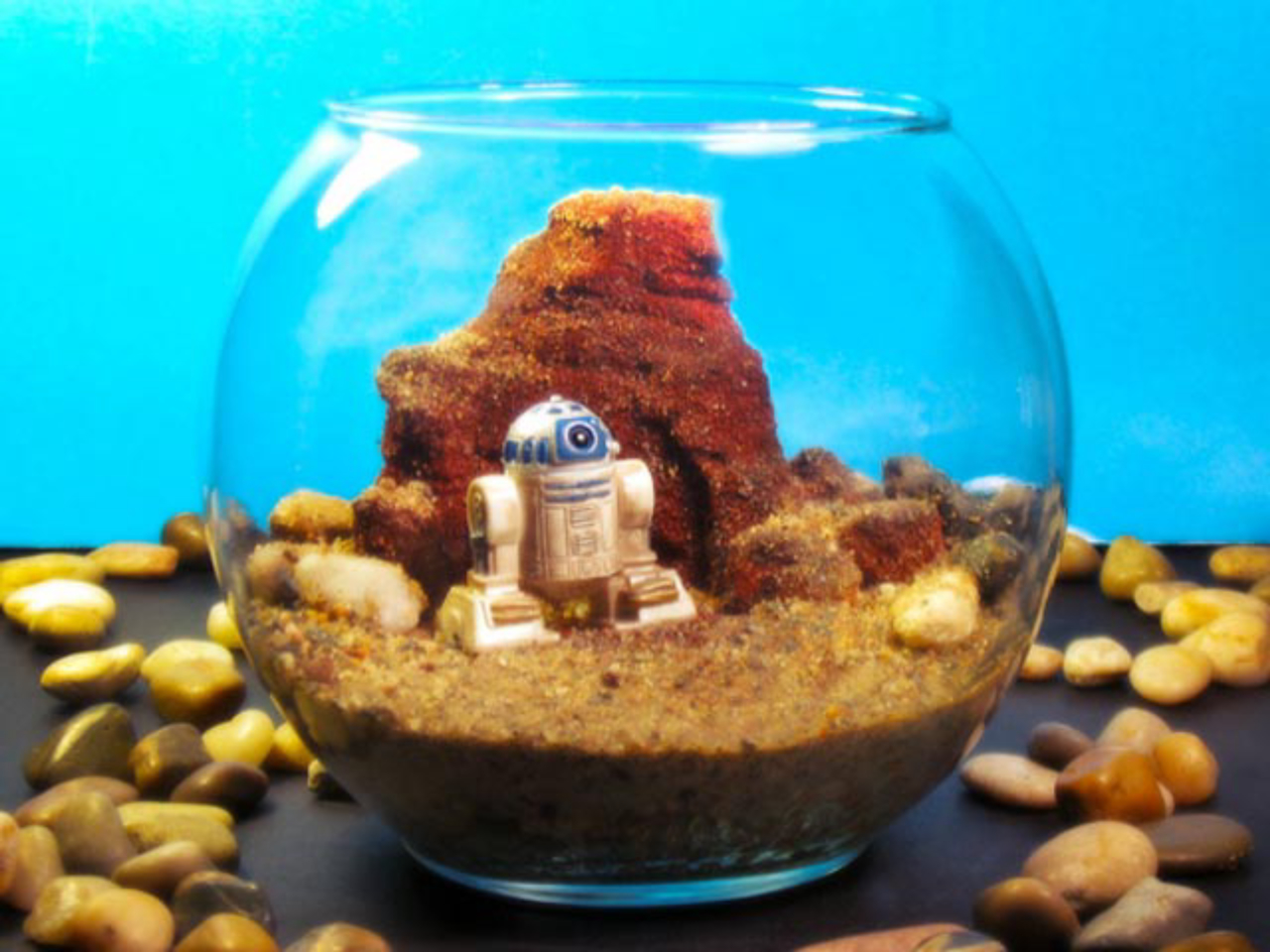 R2D2 na árida Tatooine.