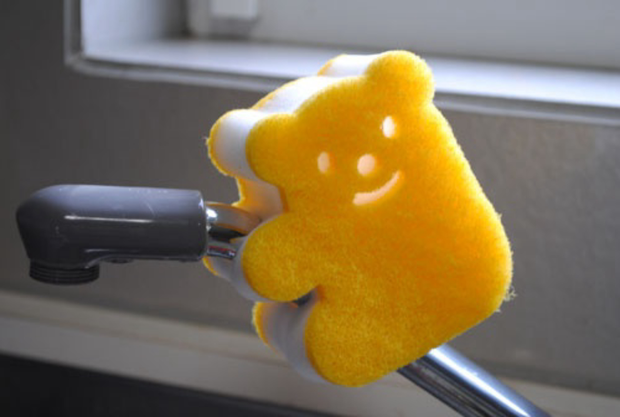 Pequena esponja de ursinho.