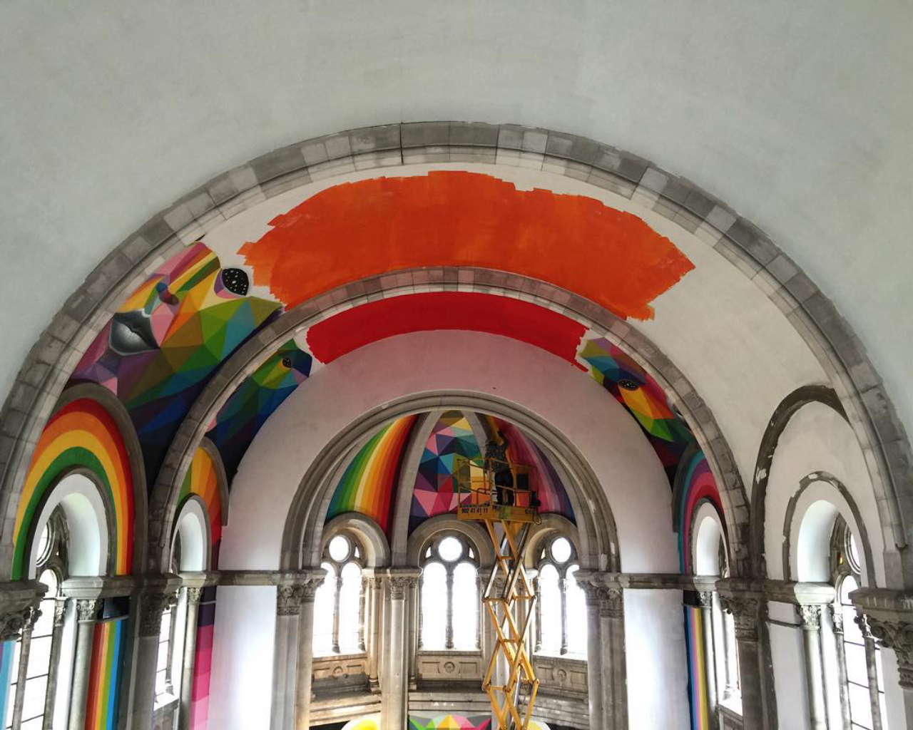 Processo de pintura da igreja que se transformou em espaço com arte e pista de skate.<br>Foto: Red Bull Media / Divulgação