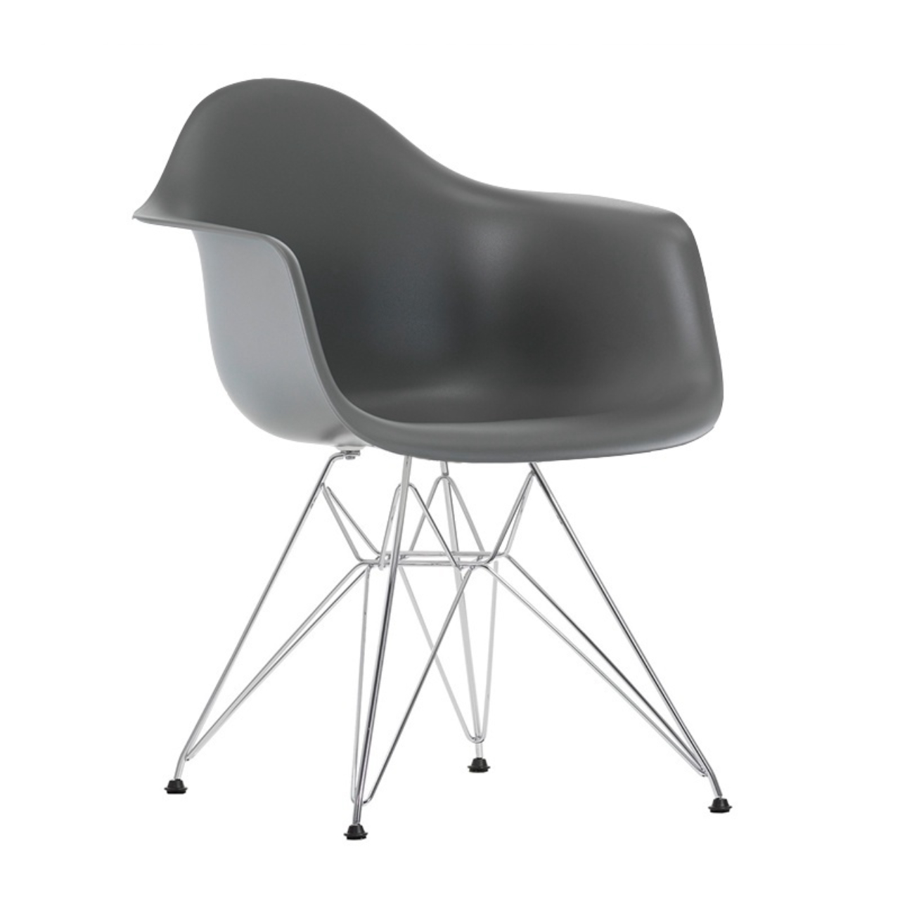 Cadeira Eames DAR, em polipropileno. Na Essência Móveis, R$ 399.