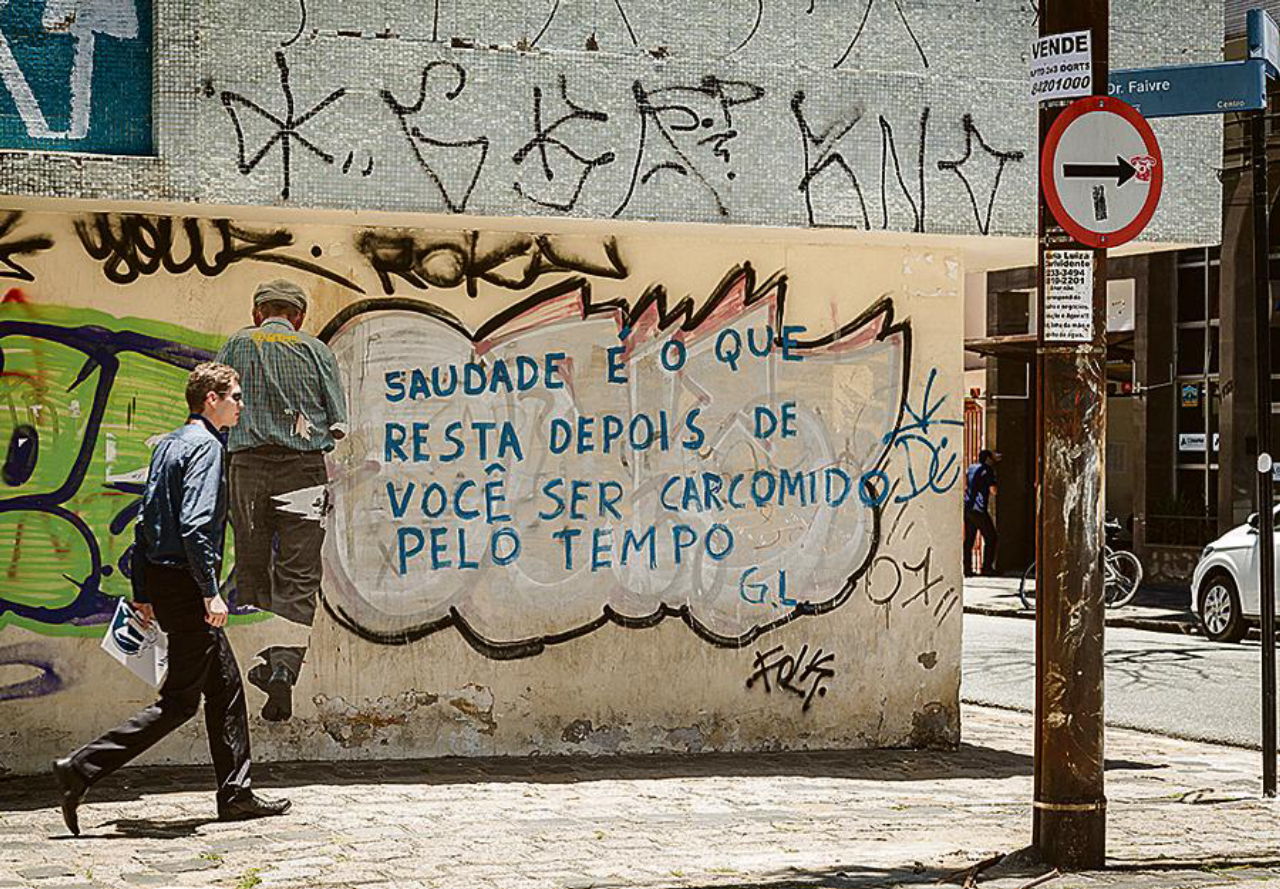 Muro na esquina da Avenida Marechal Deodoro com a Rua Doutor Faivre.