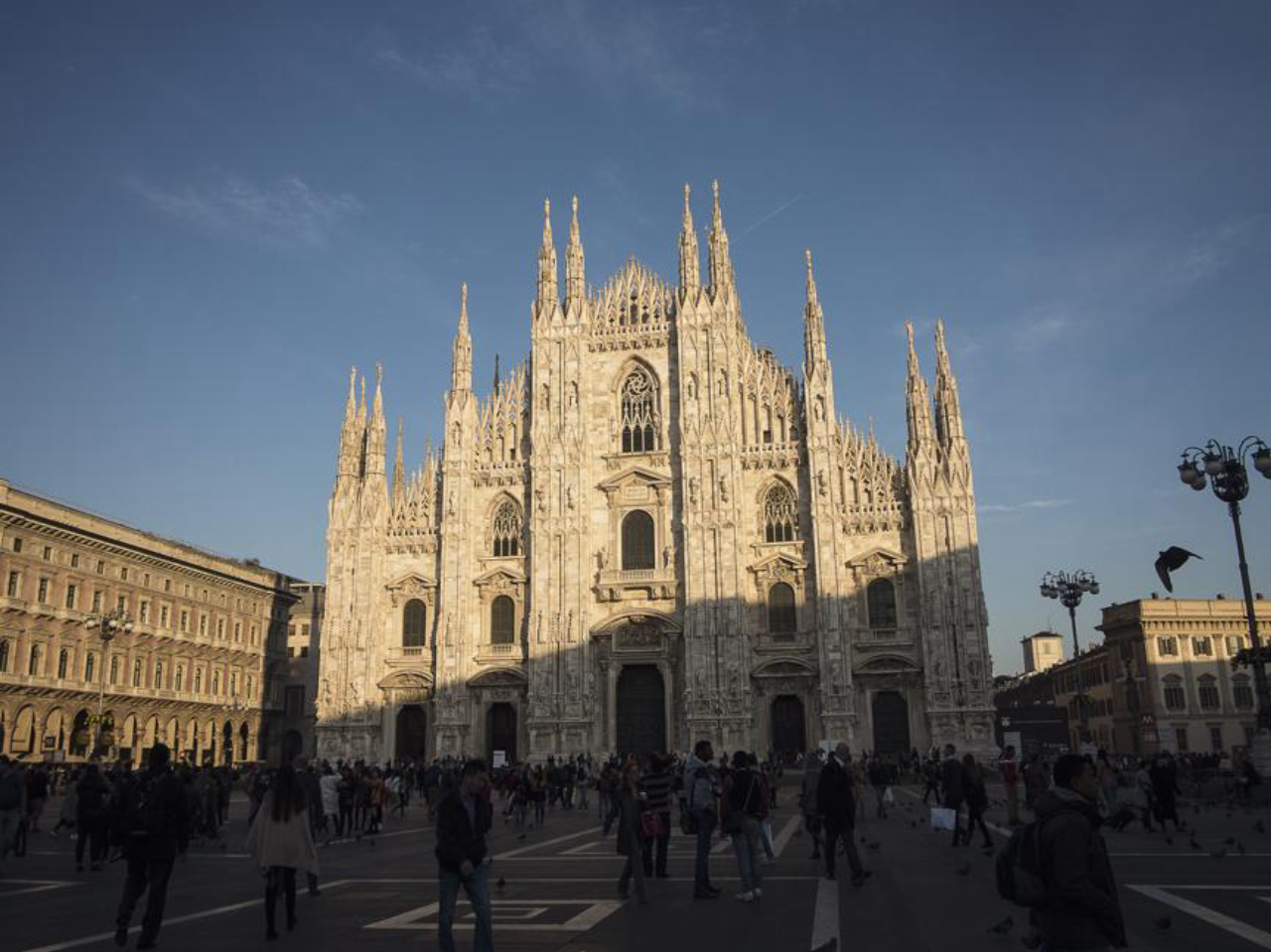 Enquanto a cidade se reinventa, o Duomo continua sendo o símbolo de Milão. Fotos: Mariana Quintana.