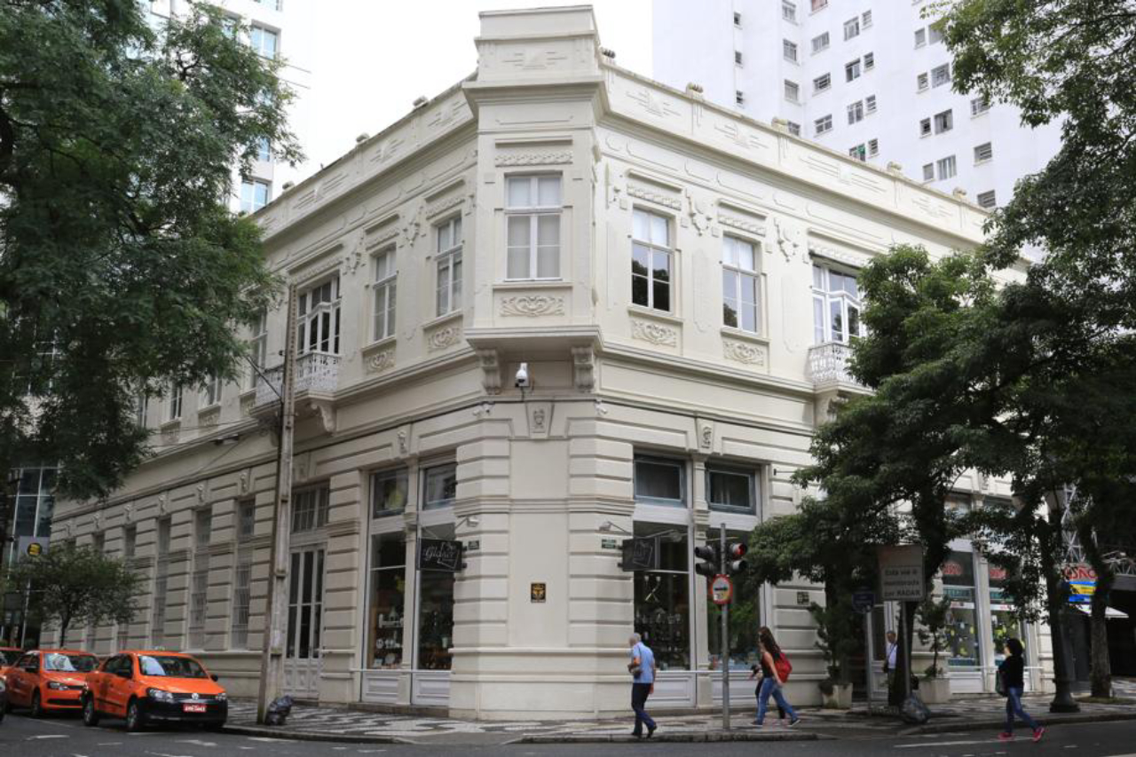 Fachada da Casa Glaser: prédio foi construído em 1914 e foi modernizado recentemente. Foto: Ivonaldo Alexandre/Gazeta do Povo.
