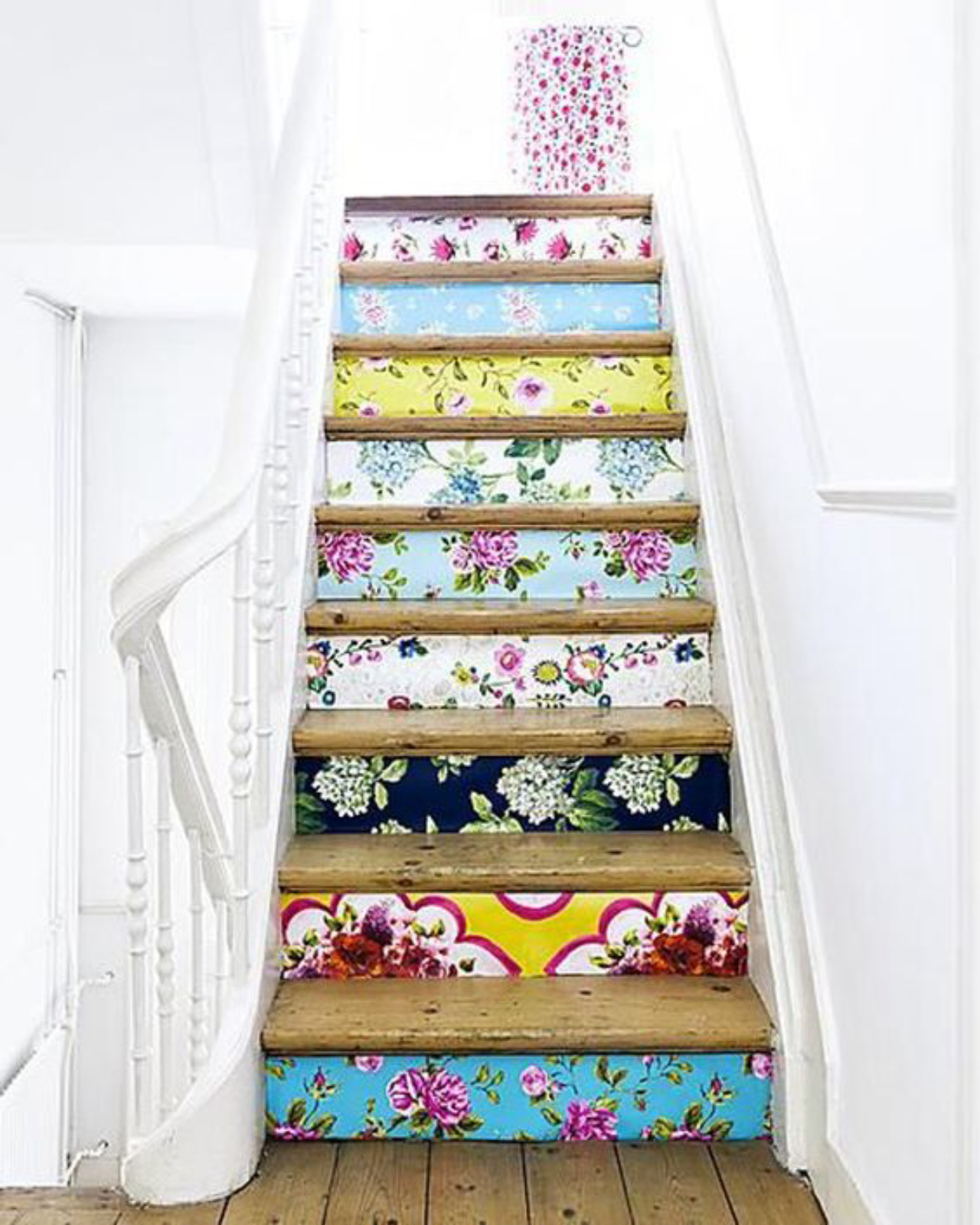 Papel de parede na escada.<br>Foto: Pinterest