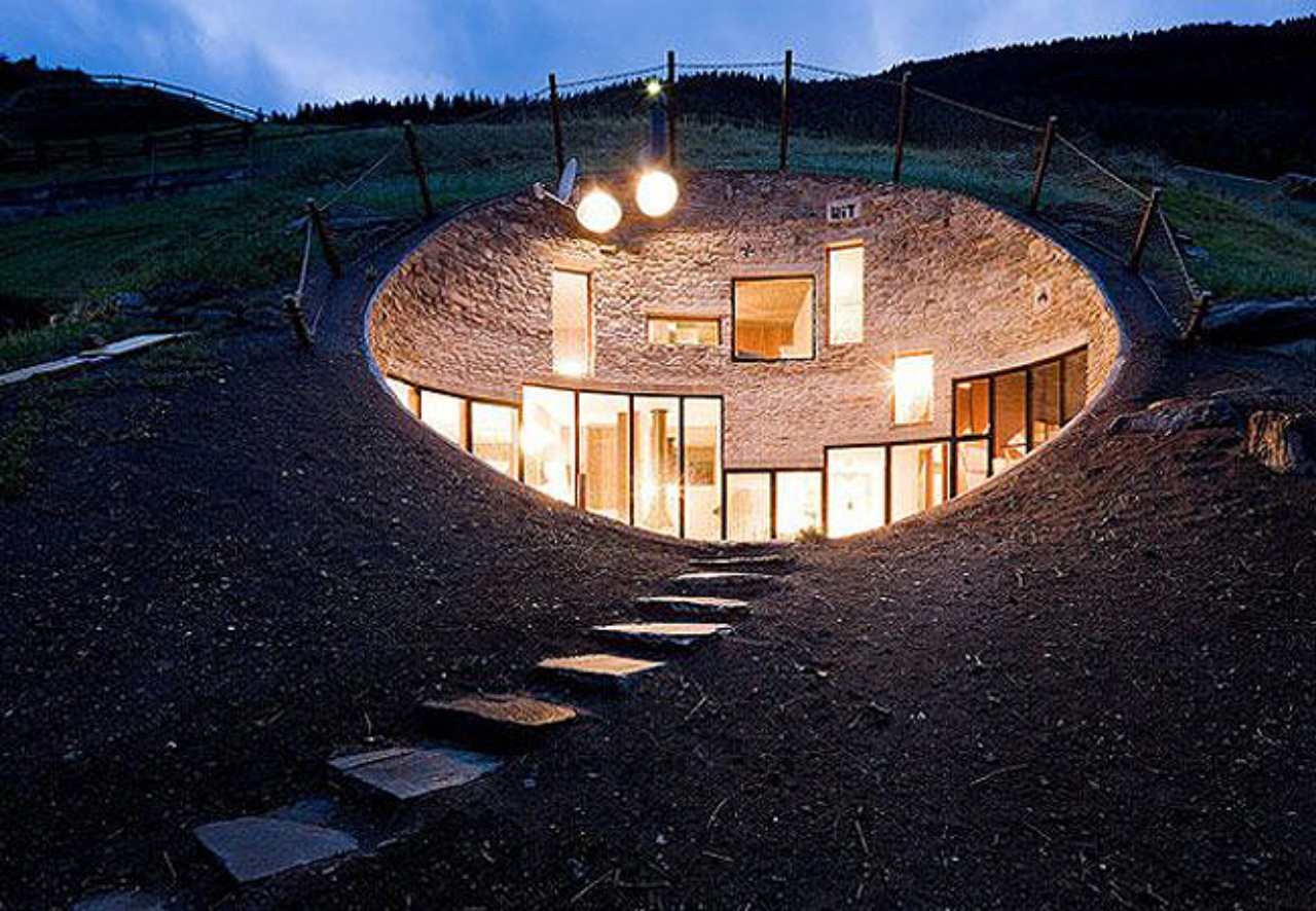 Casa embaixo da terra na Suíça. Foto: Divulgação. 