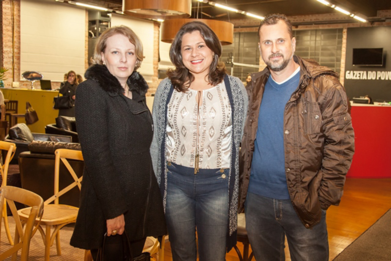 Claudia Valente, da Ather Mobília; Andreia Wasko e Rodrigo Schwanke, da WallFashion. 