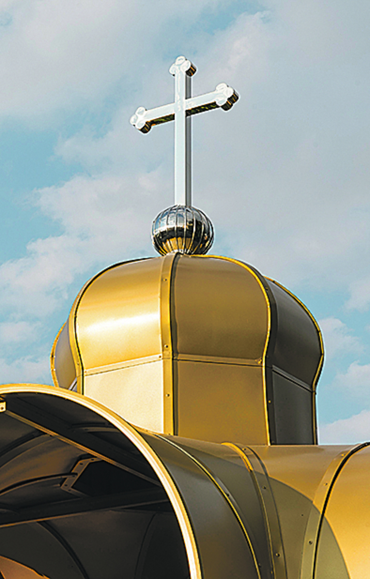 Peça octogonal no Pinheirinho com a assinatura  de  Gregório: pequeno globo acima da cúpula, representando o mundo. 