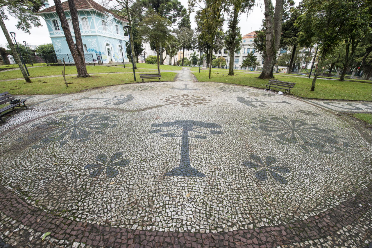 Petit pavê da praça João Cândido no Largo da Ordem. Foto: Letícia Akemi/Gazeta do Povo