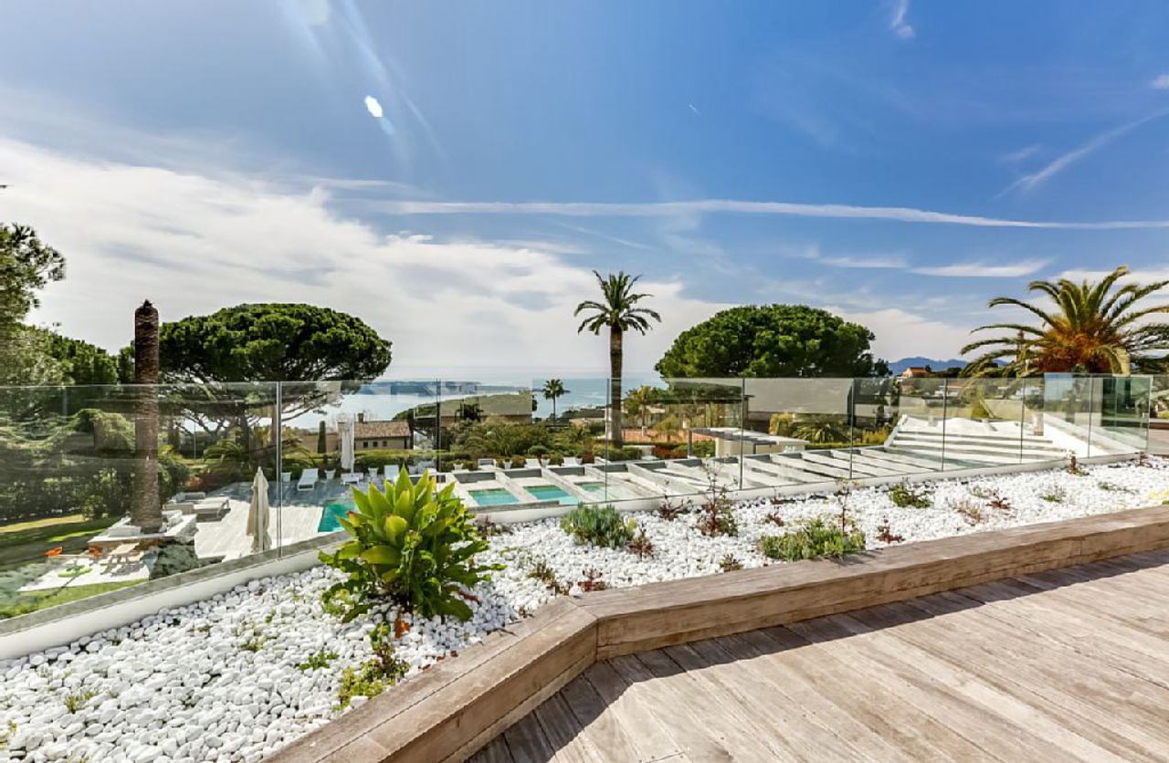 A vista da sacada de uma das suítes da mansão.<br>Foto: Airbnb / Divulgação