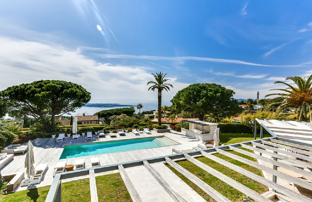 A vista para o mar Mediterrâneo é o ponto alto da residência.<br>Foto: Airbnb / Divulgação