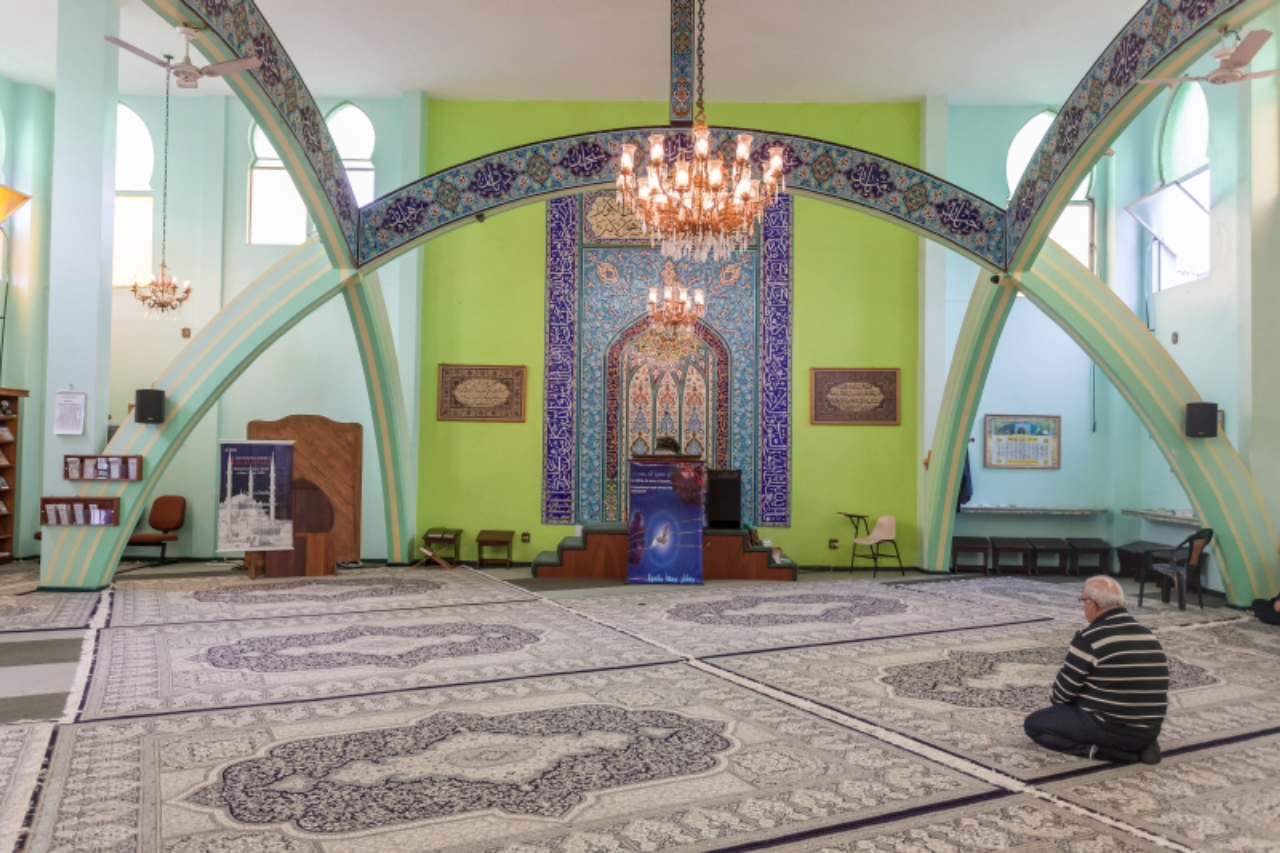 Fotos da arquitetura religiosa da Mesquita Imam Ali da Cidade de Curitiba para a Revista HAUS. Local: Mesquita Imam Ali. R. Kellers, 383 - Centro.