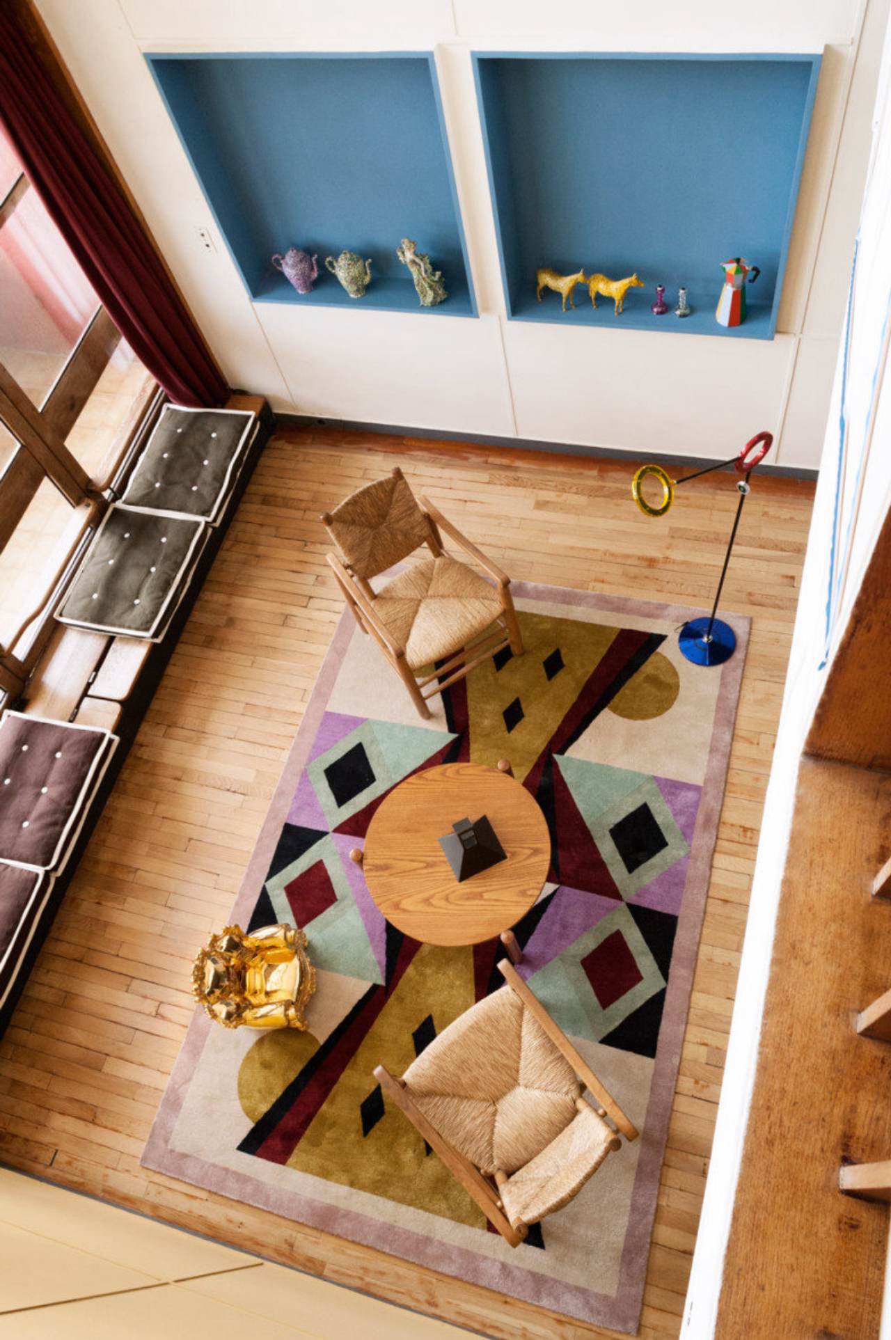 Alessandro Mendini decorou o apartamento mesclando design, cor e peças que trazem o aconchego do morar.<br>Foto: Divulgação  