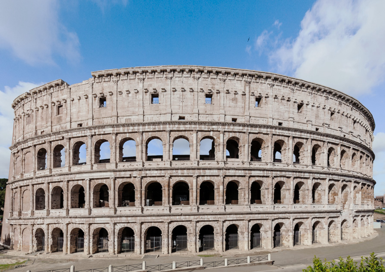 Depois da primeira etapa, o Coliseu está mais limpo e com as arcadas reforçadas (Foto: divulgação site do financiador do projeto, Tod's)