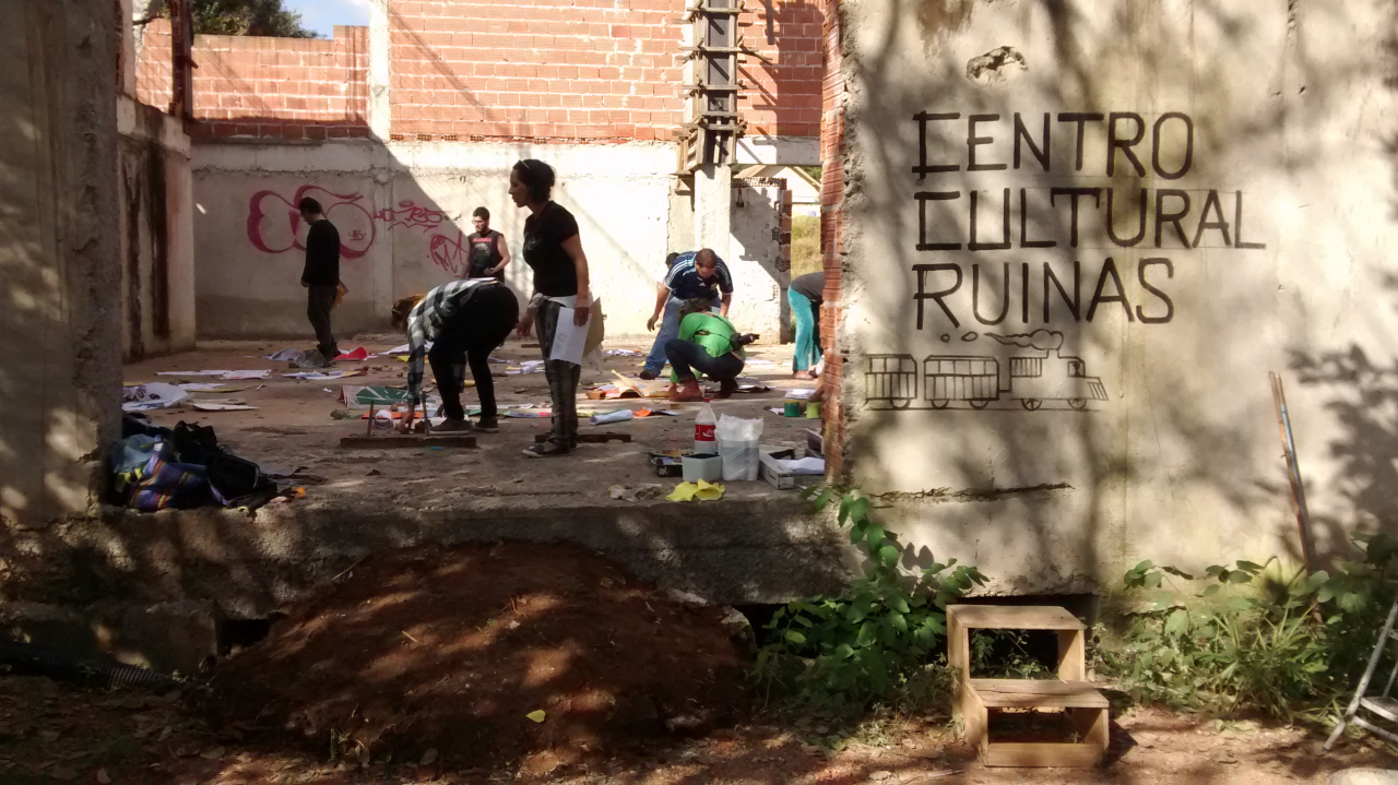 O espaço revitalizado ganhou até nome: "Centro Cultural Ruinas" (Foto: Amanda Milléo / Gazeta do Povo)