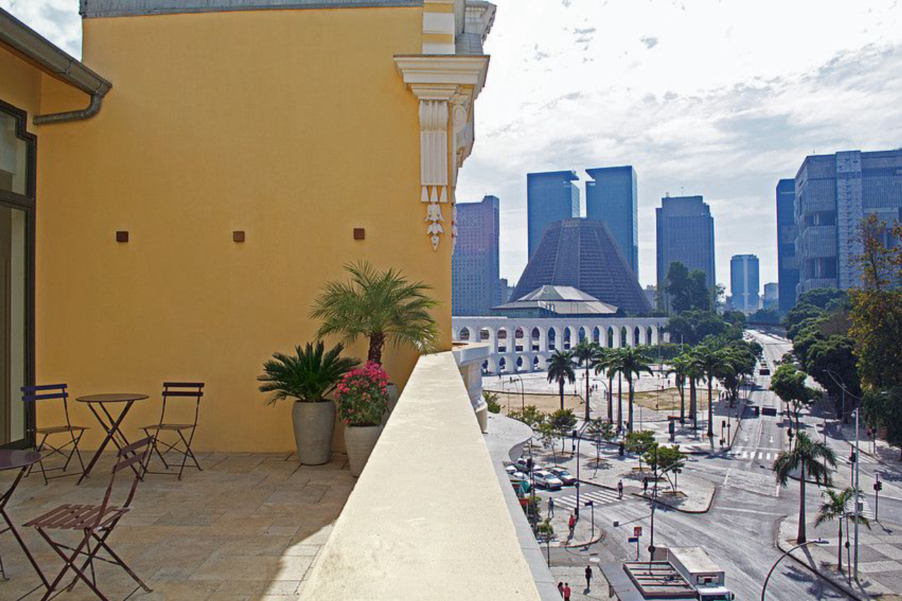 Vista do terraço do hotel revela dos Arcos da Lapa.<br>Foto: Divulgação.