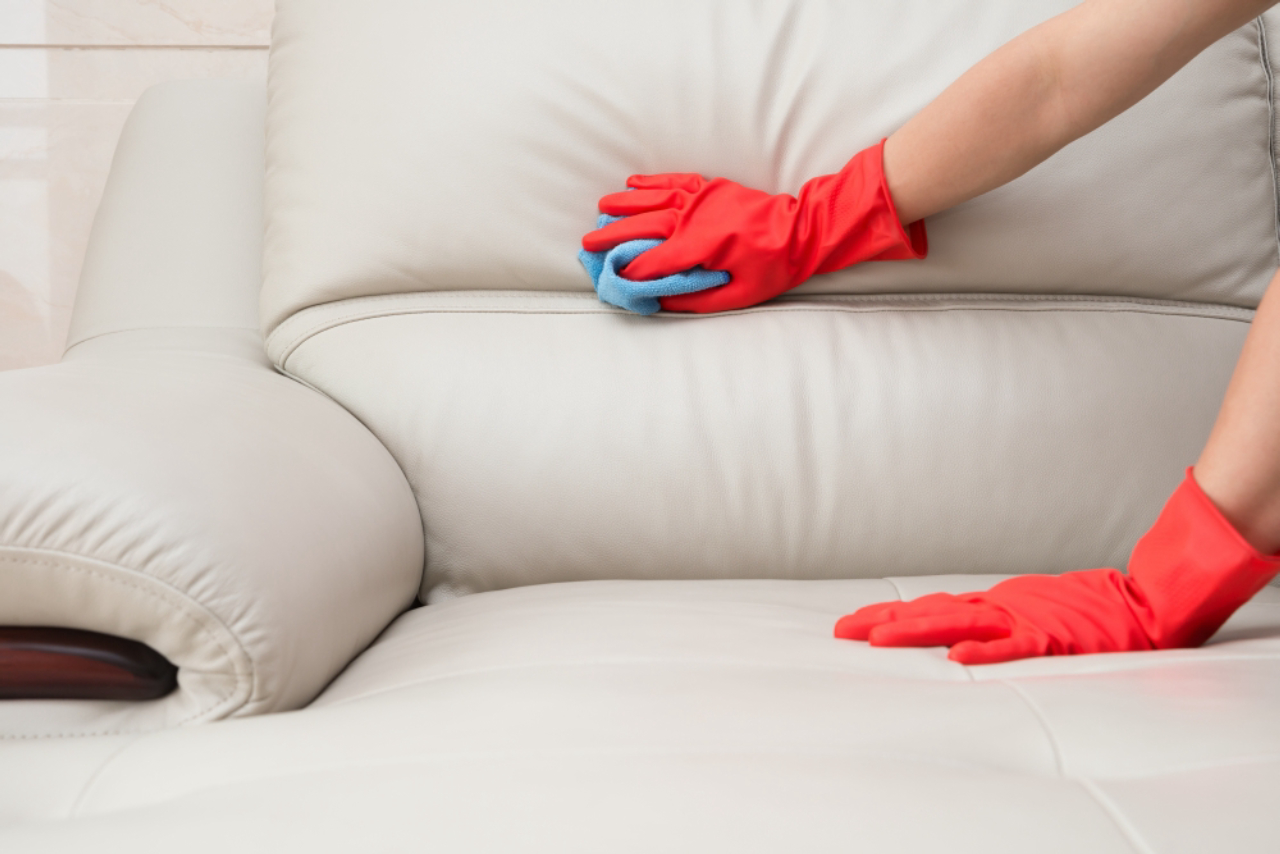 Dicas para limpar e impermeabilizar sofás, tapetes e colchões