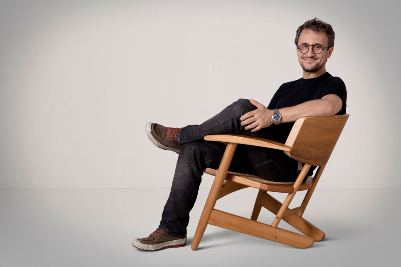 O designer Fernando Mendes apresentará móveis inéditos de Sergio Rodrigues.<br>Foto: Divulgação. 