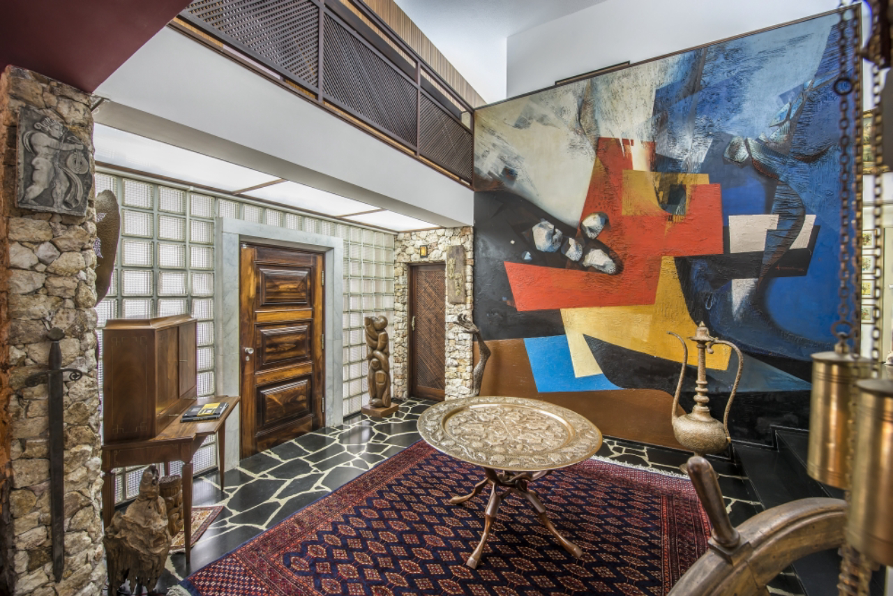 Mural no hall da casa revela outro talento do arquiteto carioca
