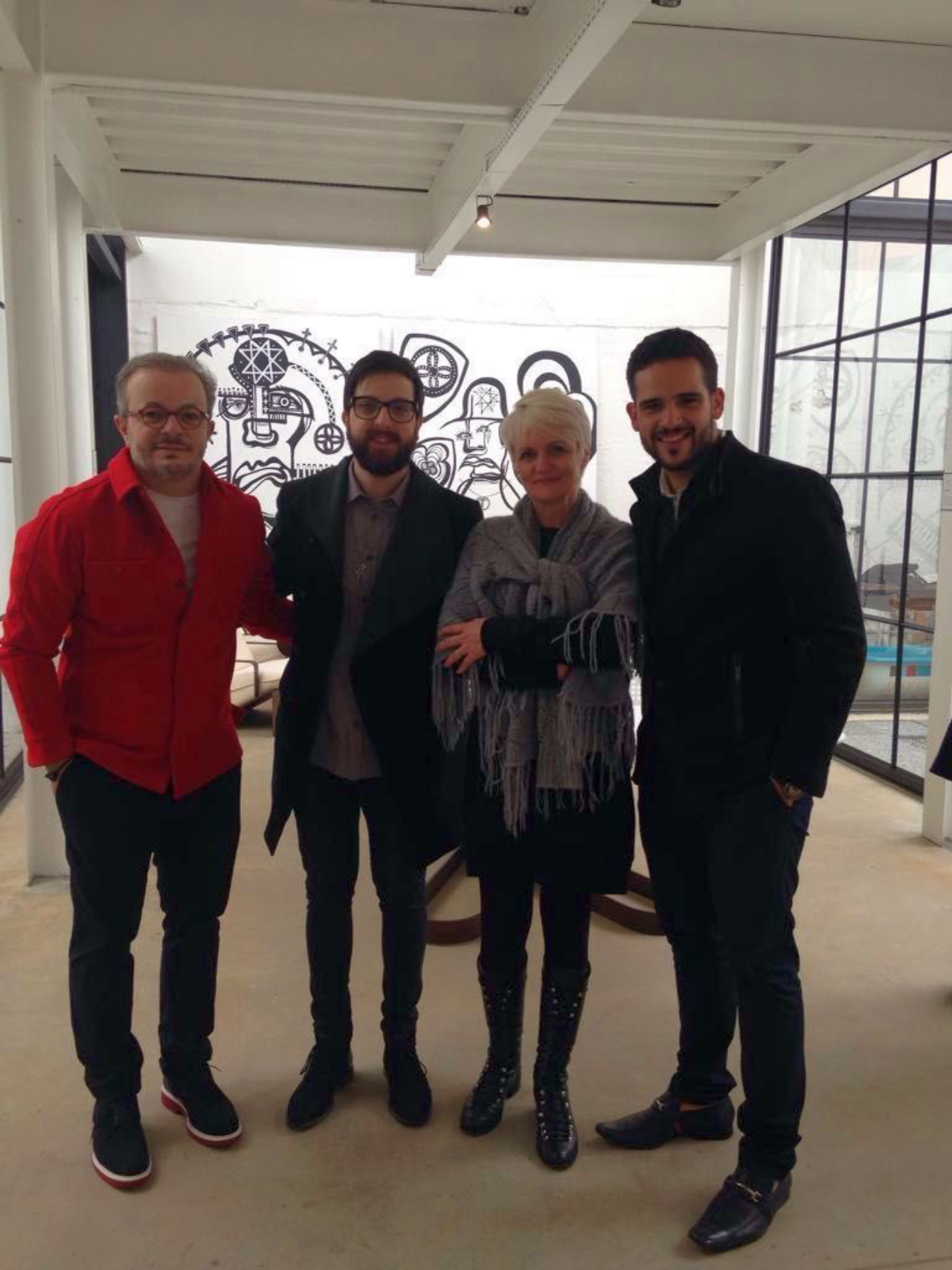 Nas pontas, Felipe Bezerra (vermelho) e  André Gurgel, do Mula Preta Design; com Marlon Chiumento e Eviete Dácol, da Inove.