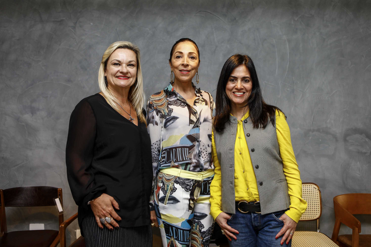 Eviane Dacól, Sandramara Costa e Gislaine Tourinho durante o evento. Fotos: André Rodrigues