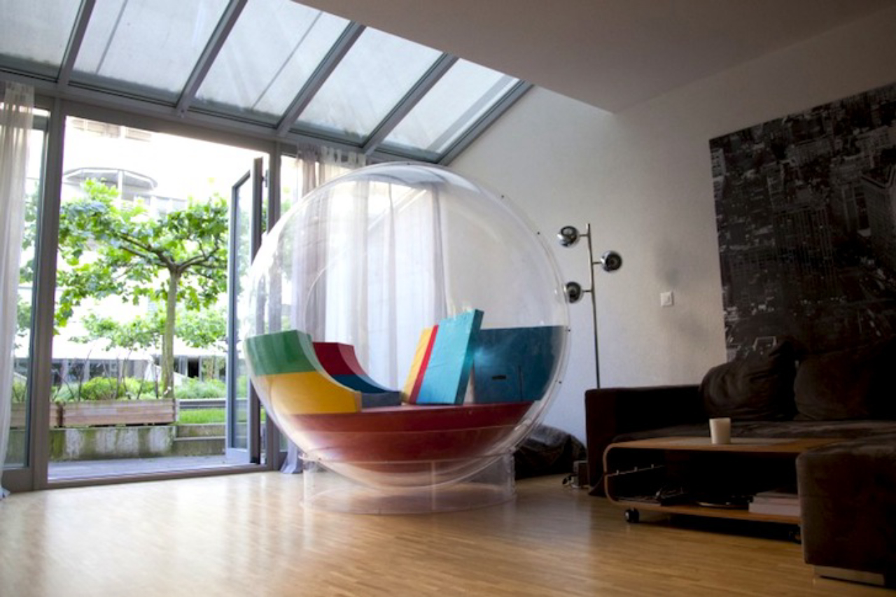 O espaço interno permite que até duas pessoas possam entrar na bolha (Divulgação/Inhabitat)