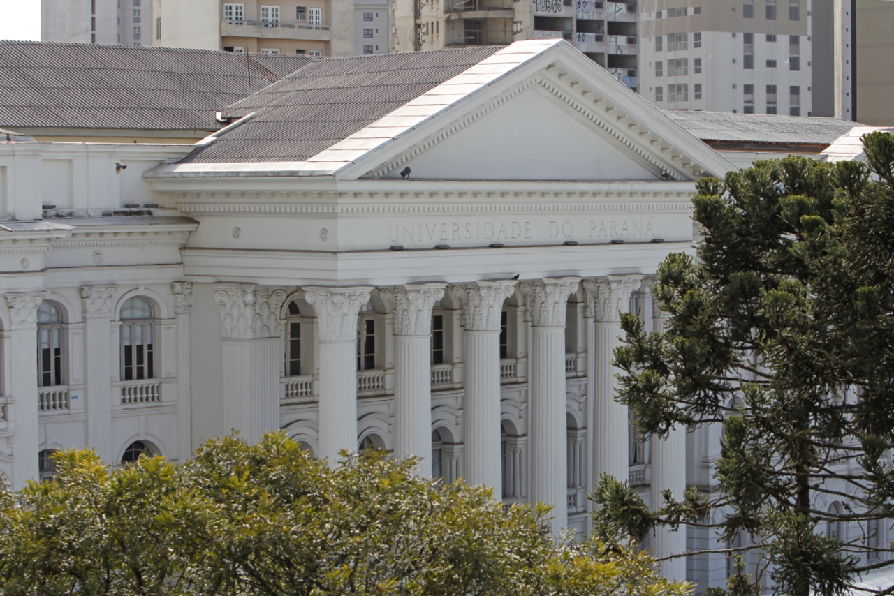 Imagens do Prédio Histórico da Universidade Federal do Paraná na Praça Santos Andrade, centro de Curitiba - 16/09/2016. - Fotos: Antônio More / Gazeta do Povo