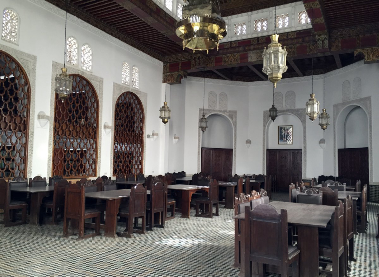 Sala de leitura da blibioteca de al-Qarawiyyin, que teve as estruturas em madeira reformadas, e ganhou um novo lustre. Foto: Samia Errazouki/AP Images