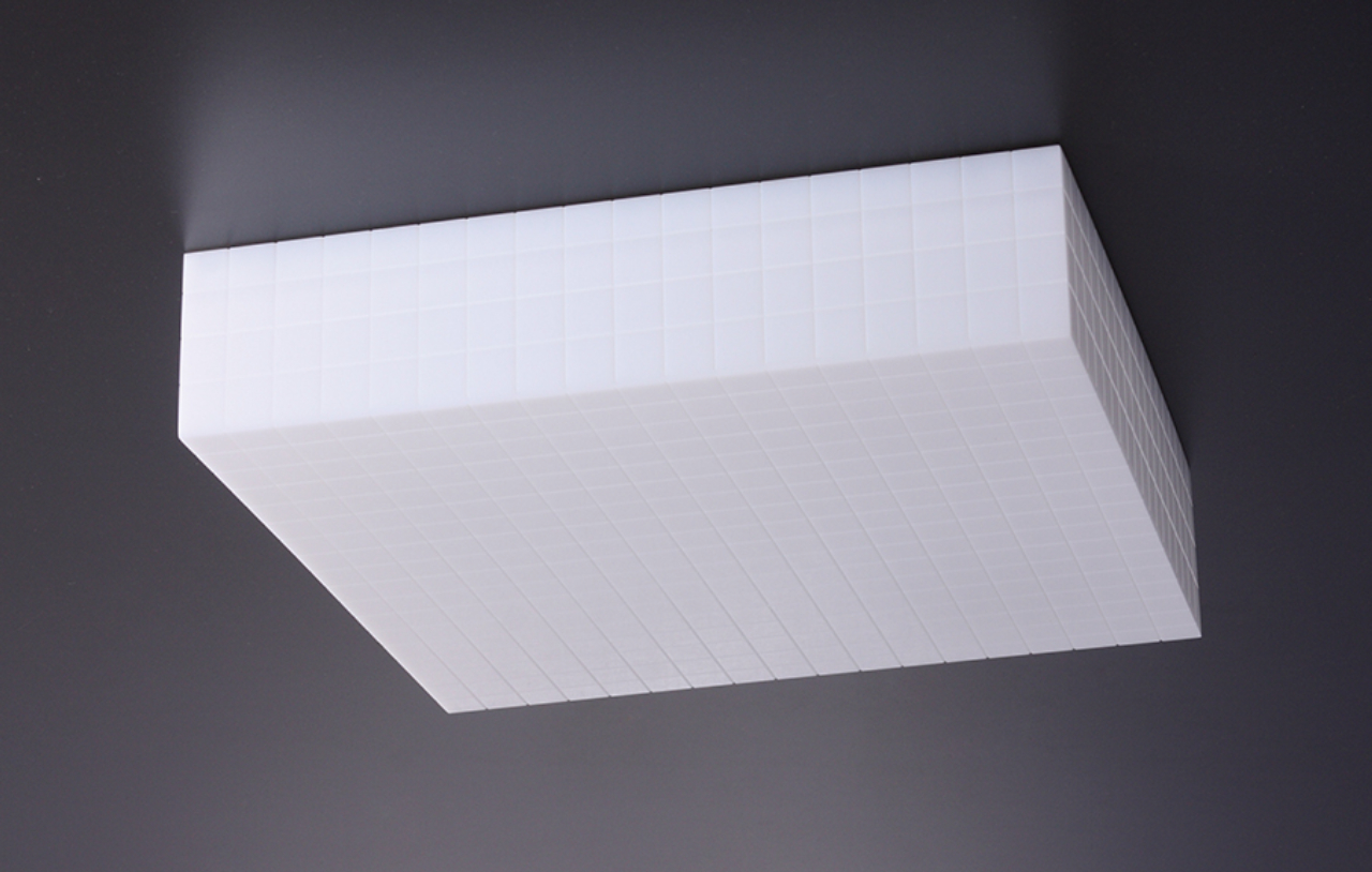 Plafon é uma das peças da liquidação, vendido por R$10 (Divulgação)